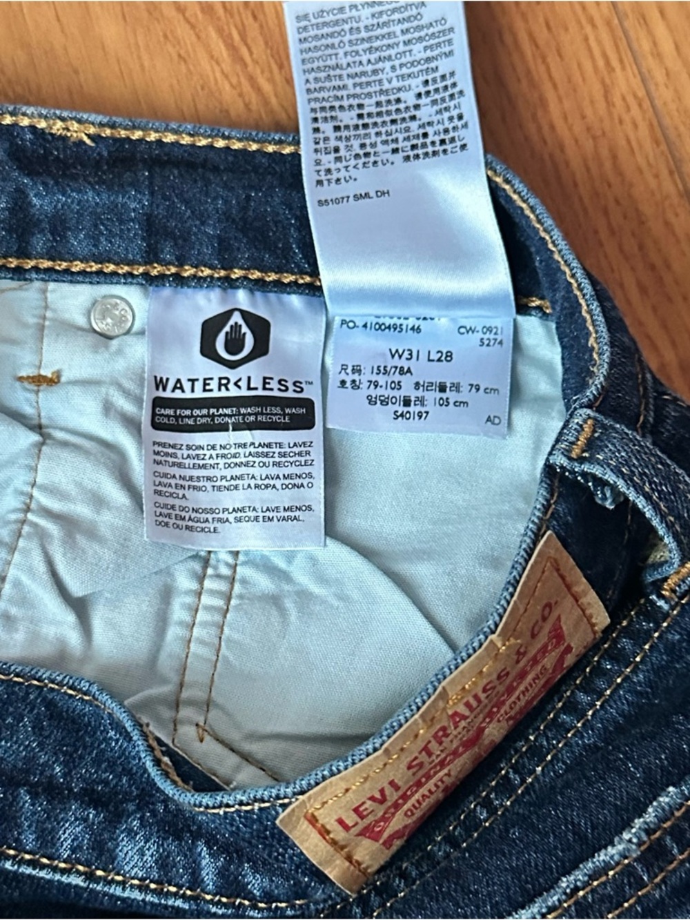 Levi's Women's Dark Blue 501 Jeans - Picture 3 of 3